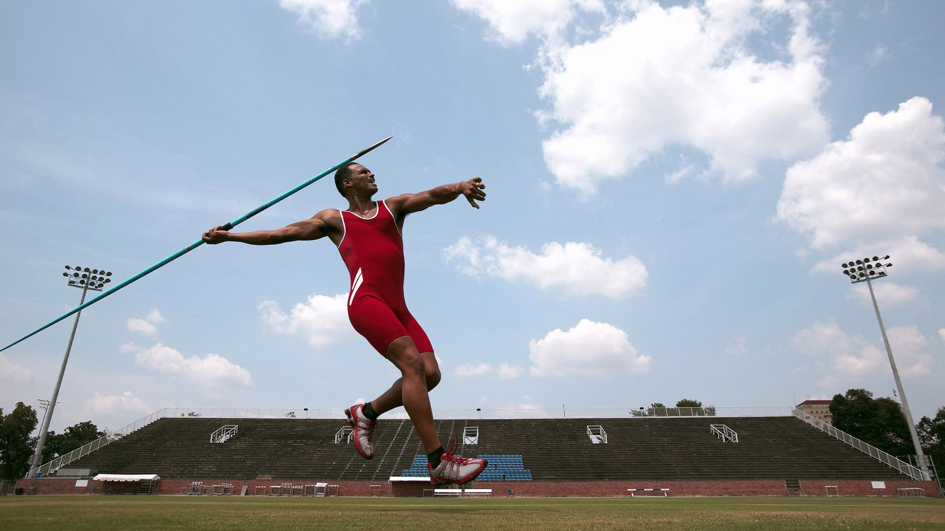 田径赛场新纪录不断刷新，田径赛场新纪录不断刷新什么意思